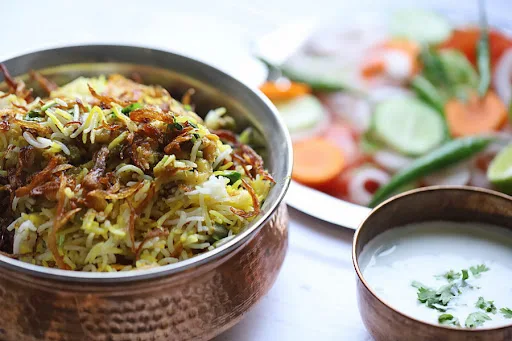 Veg Biryani With Raita