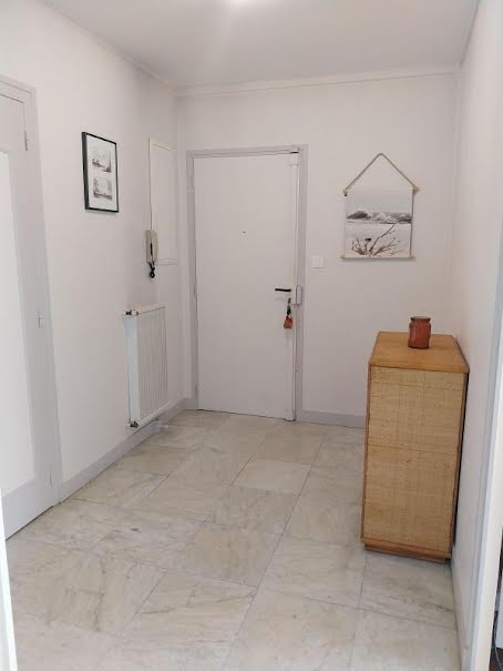 Location meublée appartement 3 pièces 79 m² à La Rochelle (17000), 1 050 €