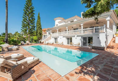 Villa with pool 9