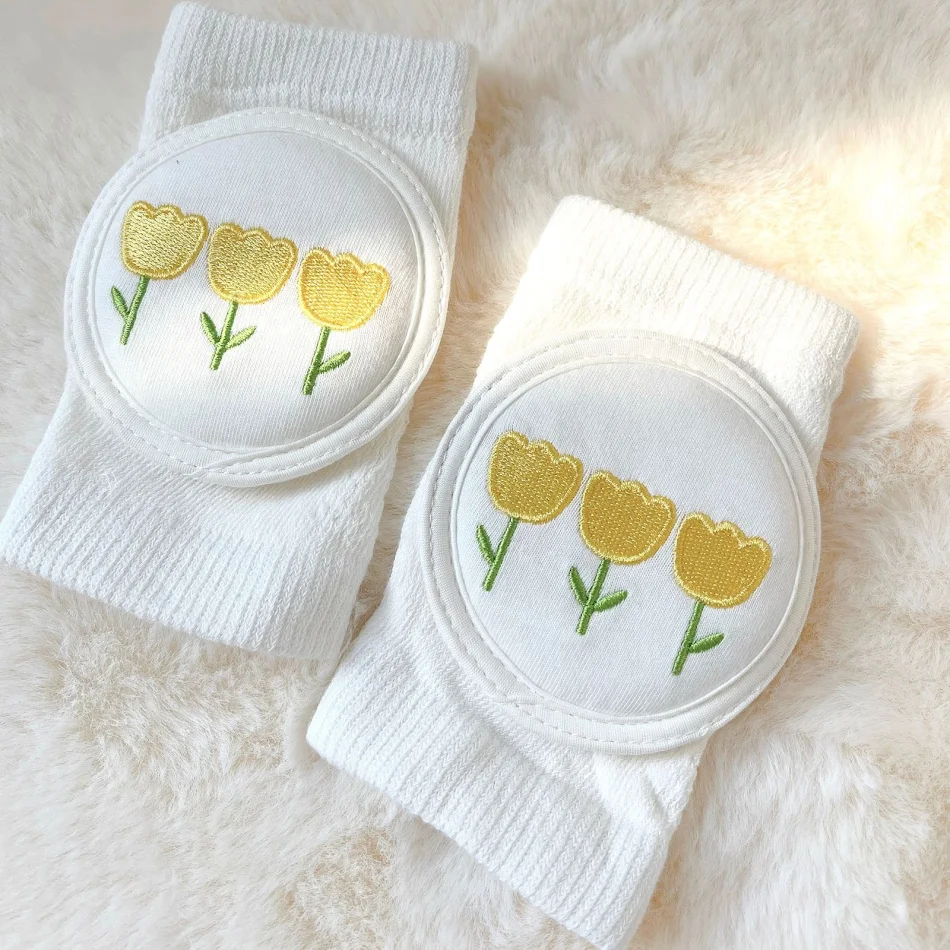 Genouillères fines d'été pour bébé, style personnalité mode, protection respirante et légère pour les genoux de bébé.