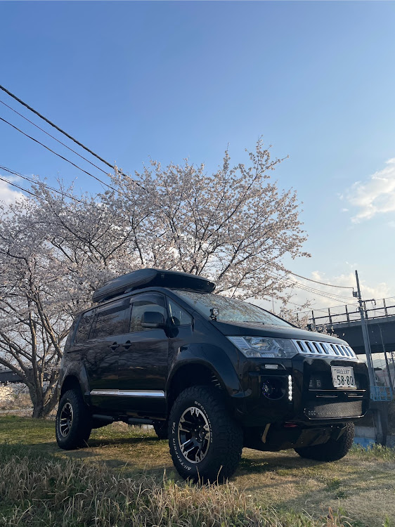 デリカD:5のカスタムデリカD5・リフトアップデリカD5・Shuttle Fourルーフボックス・桜と愛車・夕日に輝くあなたの愛車に関するカスタム事例の投稿画像1枚目