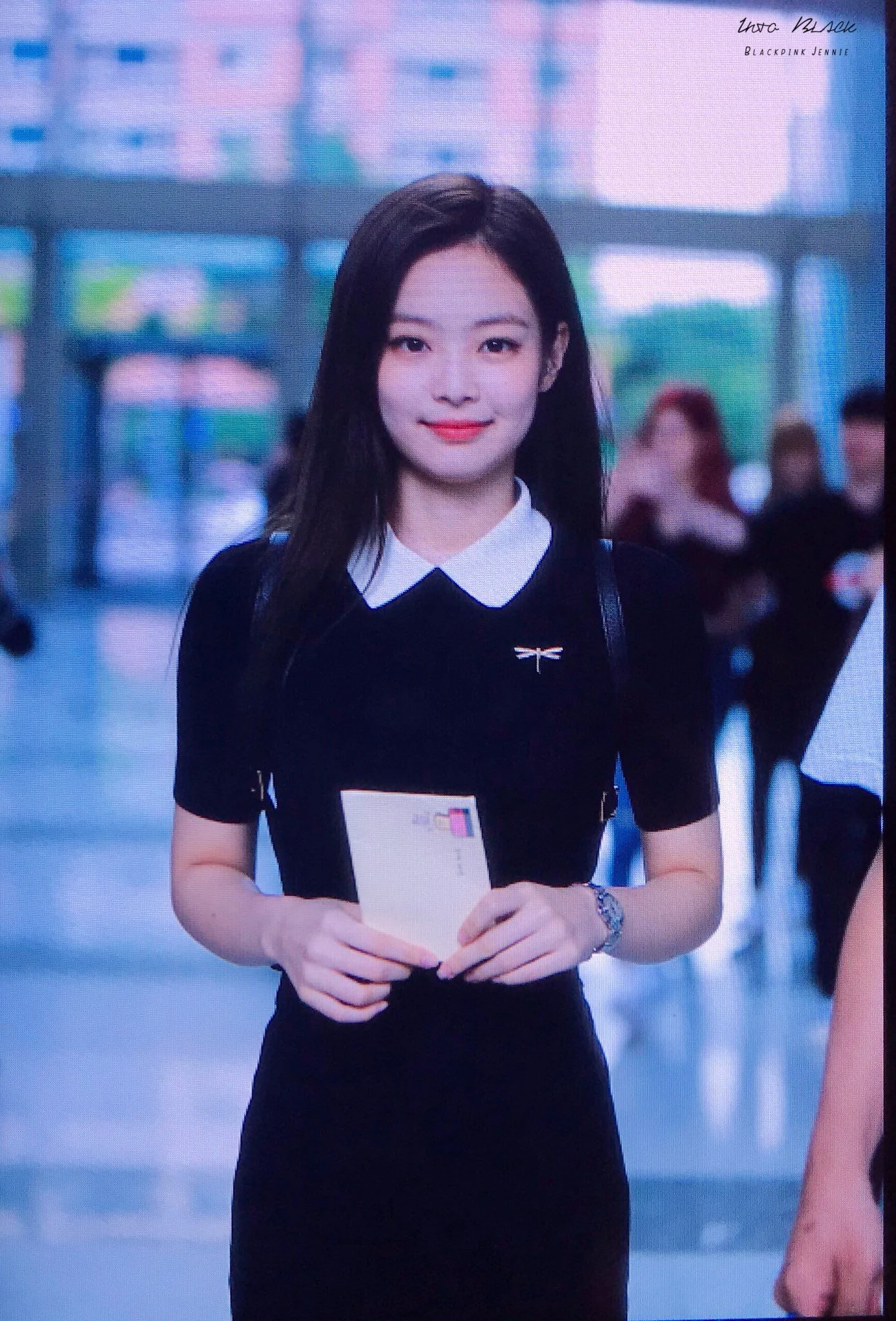 KPop Jennie BLACKPINK Selalu Tampil Dengan Pakaian Mengesankan Foto