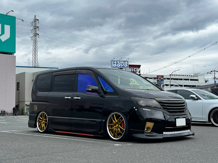 セレナのマフラー出口を見てみたい・仕様変更・F-garage family・七五三おめでとう・七五三 写真撮影に関するカスタム事例の投稿画像2枚目