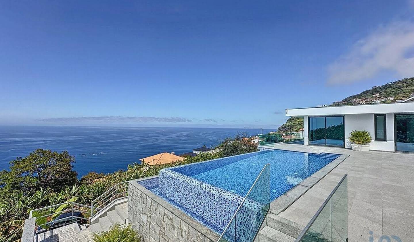 House with pool Arco da Calheta