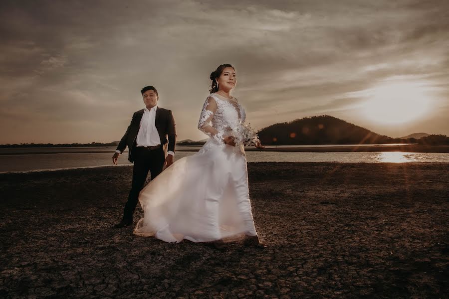 Wedding photographer Victor Alvarez (victoralvarez1). Photo of 3 April 2022