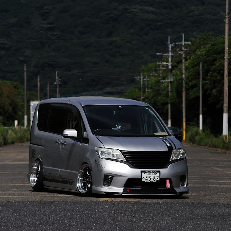 セレナの西日本ファミリー・ウラモジ☆ワークス・九州セレナグループ・セレナ愛好会・カメ活に関するカスタム事例の投稿画像1枚目