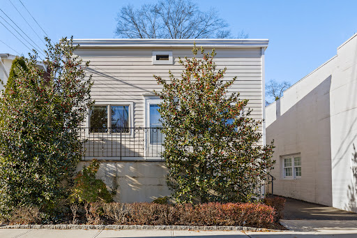 Property rental in Rye (United States) - House with garden and sunny exterior