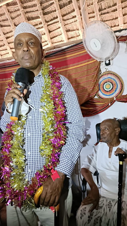Garissa Governor Ali Korane addressing the Awdhaq elders at the council's shrine after being endorsed to be the community's sole candidate for the position of governor in the 2022 general election.