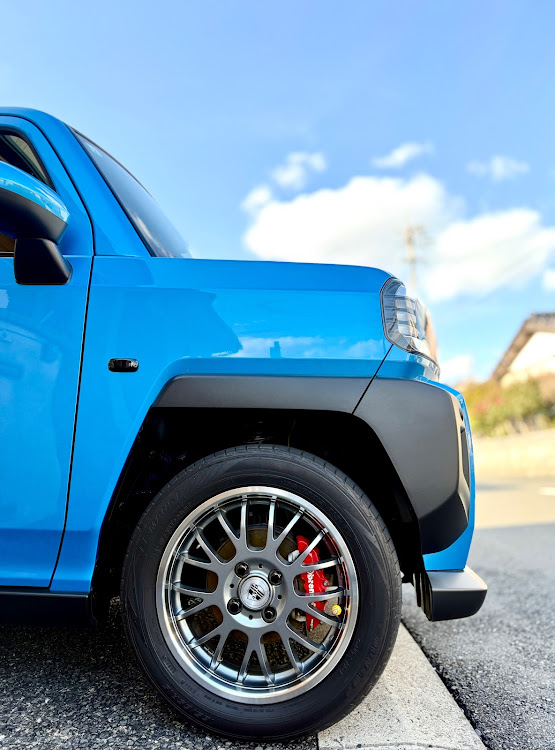 タフトのブレーキキャリパーが見たい・洗車・冬の空と愛車・寒すぎるに関するカスタム事例の投稿画像1枚目