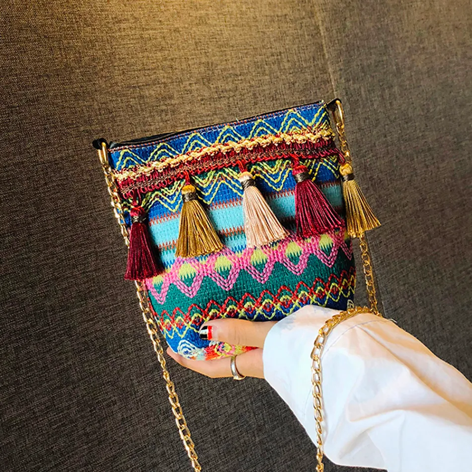 Tassel ethnic style linen bag. Spacious, lightweight and perfect for everyday use. A stylish, bohemian accessory to carr