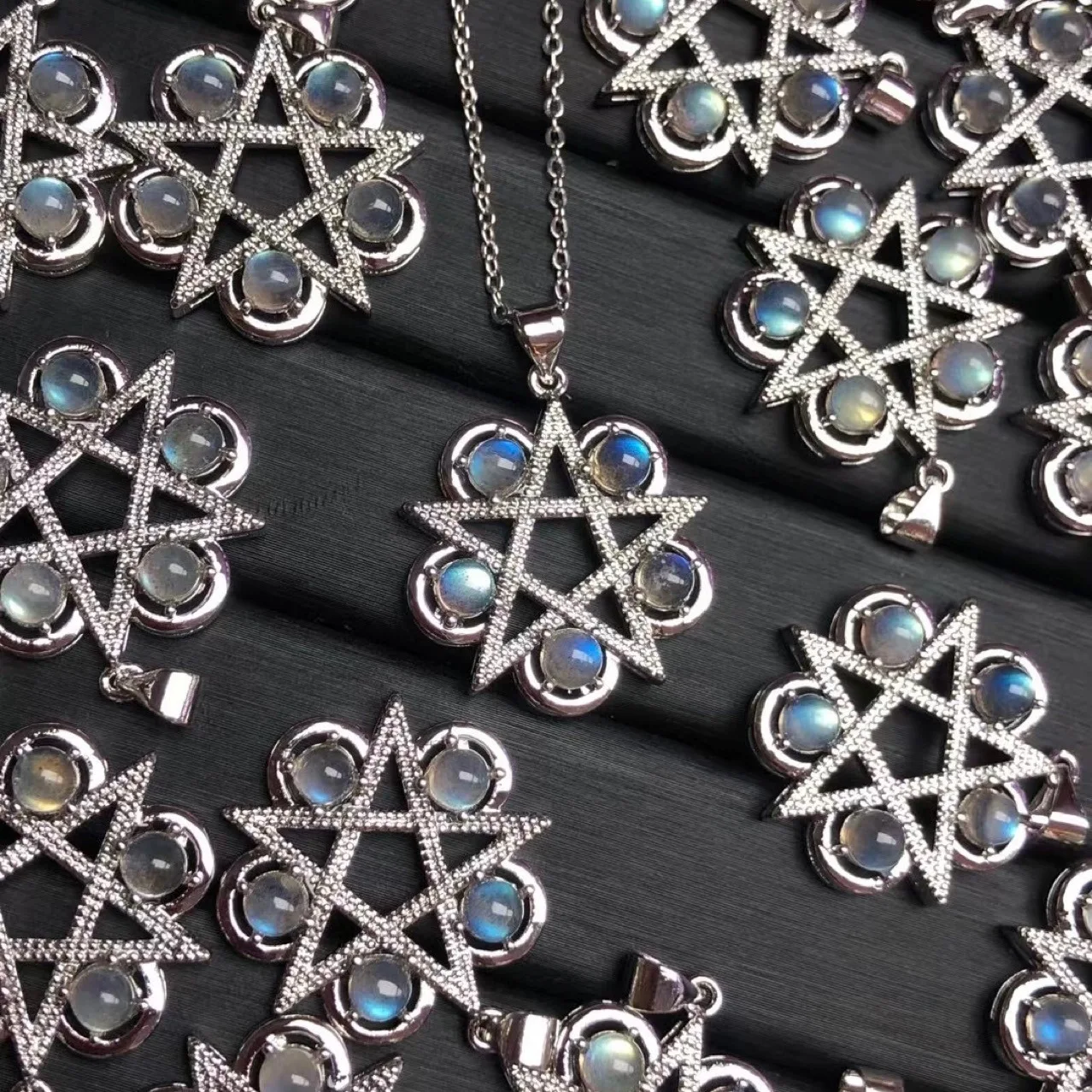 Title 4, Pendentif Pentagramme en Labradorite avec incru...