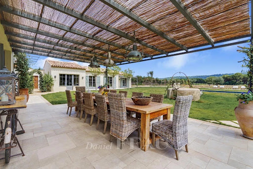 House with pool and garden 2