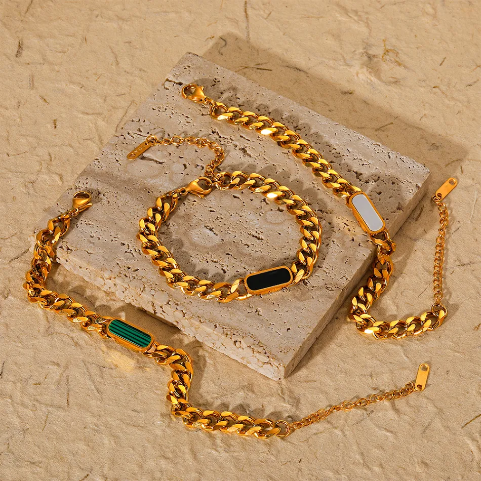Bracelet chaîne cubaine en acier titane plaqué or, ornement élégant. Un bijou durable et attractif, parfait pour hommes et femmes.