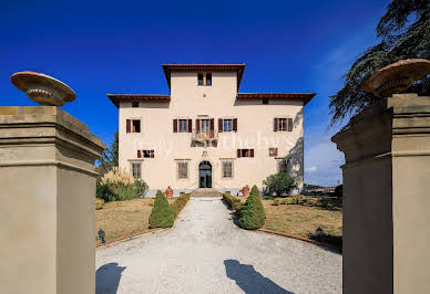 Villa with pool and garden 3