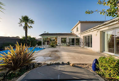 Maison avec piscine en bord de mer 10