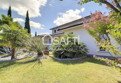 House with pool and terrace 3