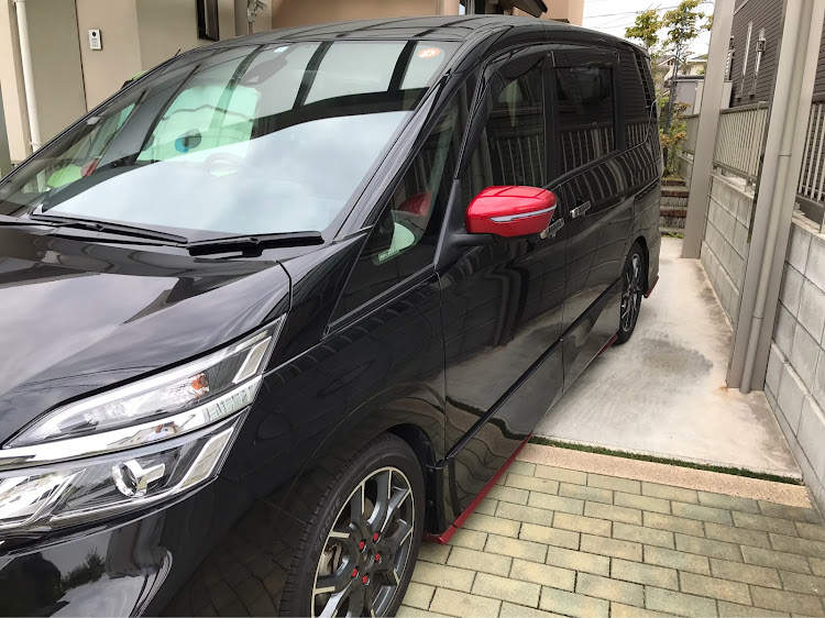 セレナのnismo・ドアミラーカバー・シーケンシャルウインカー・ステッカー剥がしに関するカスタム事例の投稿画像2枚目