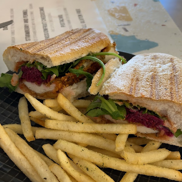 This was the chicken cotoletta with a handful of fries - delicious! 🤤