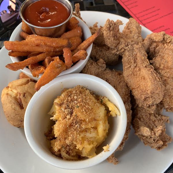 Chicken fingers, sweet potato fries, mac & cheese and a jalapeno cheddar corn bread muffin. ALL GF!!!