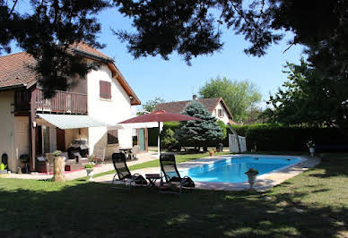 Villa avec piscine et terrasse 2