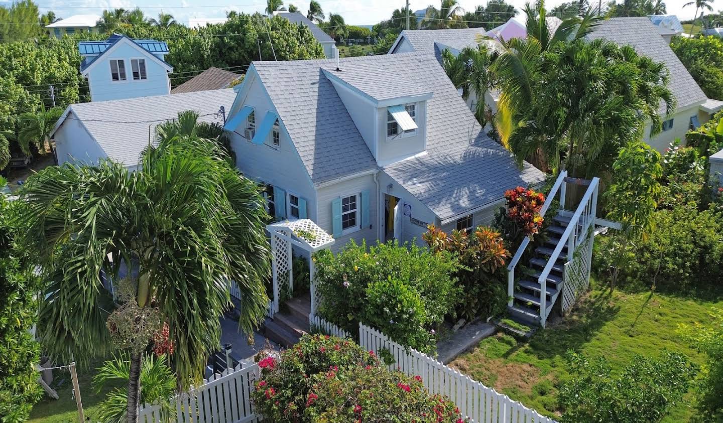 House with garden Elbow Cay