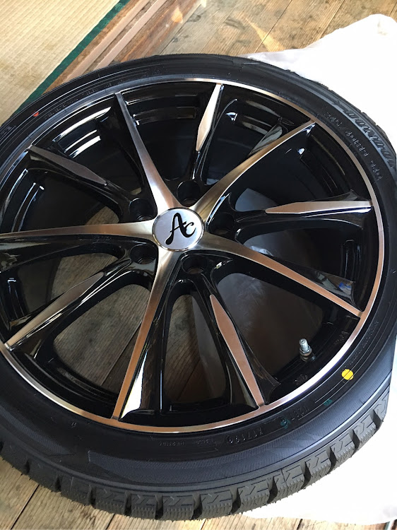 レジェンドのホイール交換・タイヤ交換・DIY・センターキャップ交換・スタッドレスに関するカスタム事例の投稿画像1枚目