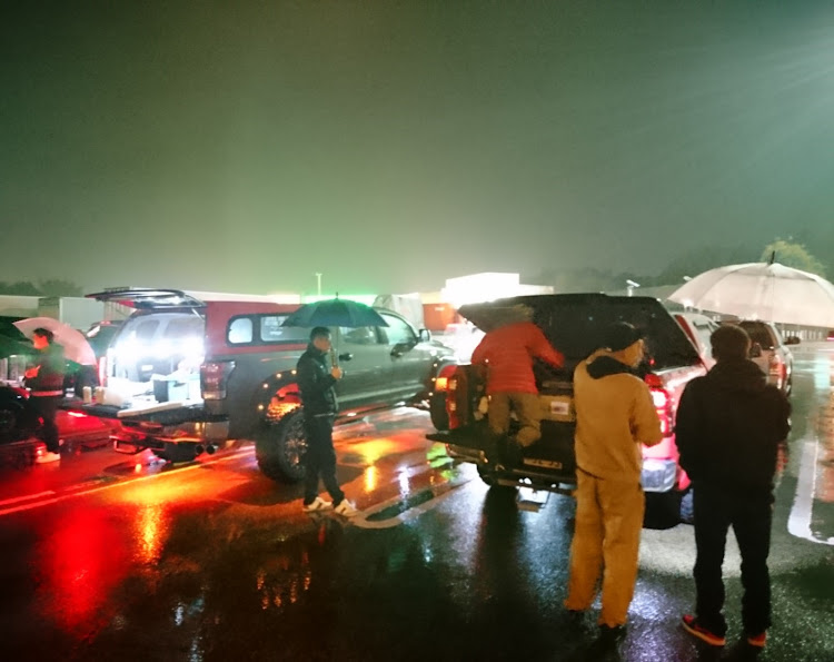 タンドラのタンドラ・ナイトミーティング・どっかのP・雨もしたたるいい車に関するカスタム事例の投稿画像3枚目