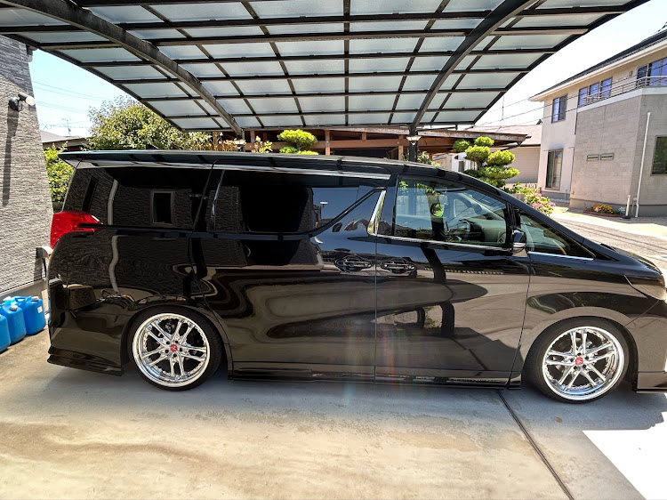 アルファードの8月もよろしくお願いします・DAP投入・Aピラー加工・鹿児島旅行・鳥刺し美味かったに関するカスタム事例の投稿画像2枚目