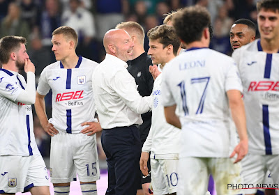 Anderlecht continue à préparer l'avenir : un jeune talent précoce signe son premier contrat professionnel 