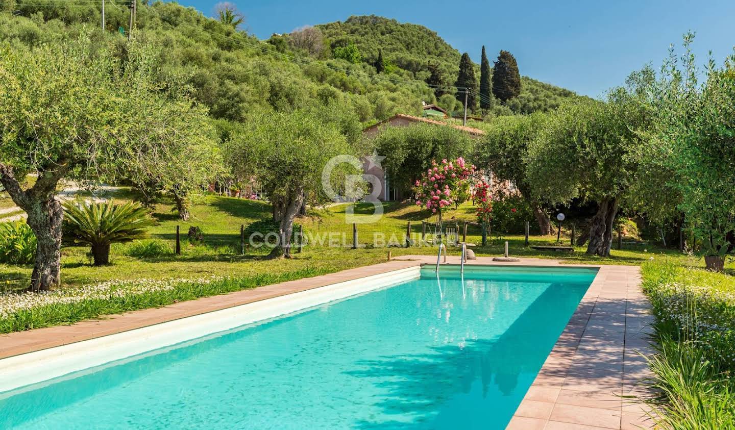 Villa avec piscine et terrasse Massarosa