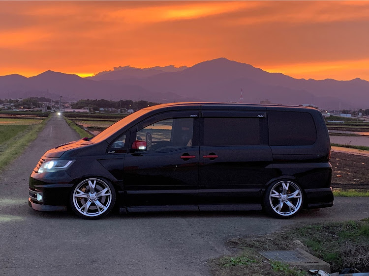セレナの#クズ・Z34純正ホイール・夕焼けと愛車・純ベタ仕様に関するカスタム事例の投稿画像3枚目