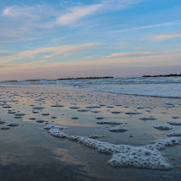 Tramonto in riva al mare  di 