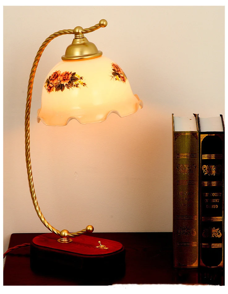 American Atmosphere Retro Table Lamp creates a warm and inviting ambiance. Vintage design provides perfect lighting for 