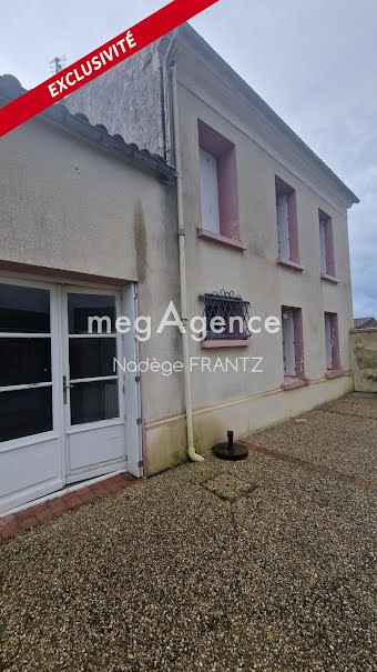 Vente maison 5 pièces 106 m² à Asnières-la-Giraud (17400), 118 000 €