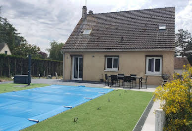 Maison avec piscine et terrasse 1