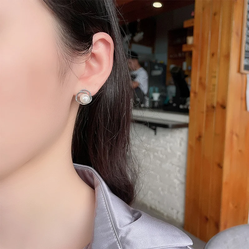 S925 Sterling Zilver Vintage Pareloorbellen. Klassieke elegantie en verfijning. De perfecte finishing touch voor elke outfit. Een tijdloos sieraad.