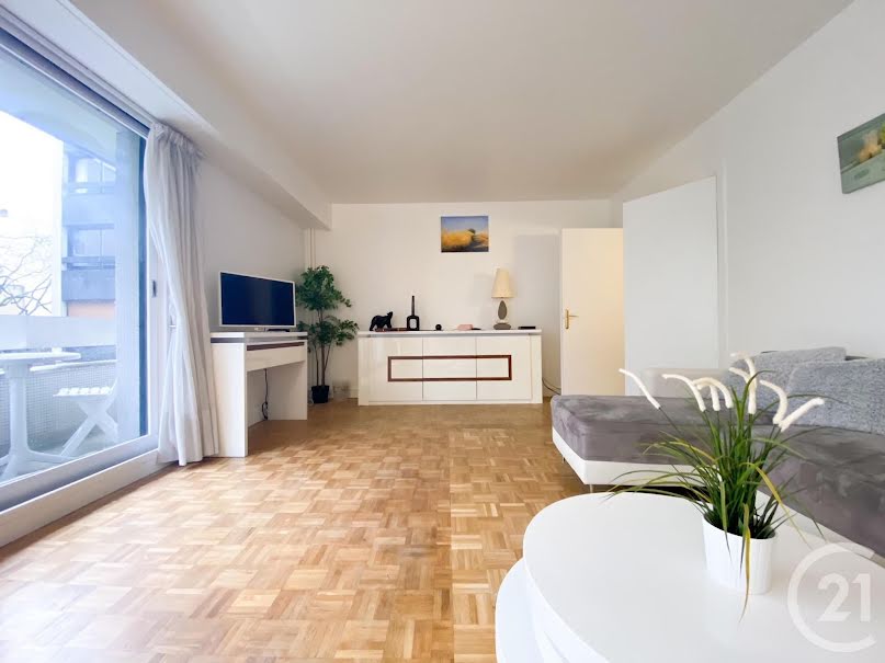 Location meublée appartement 2 pièces 63 m² à Paris 16ème (75016), 2 680 €