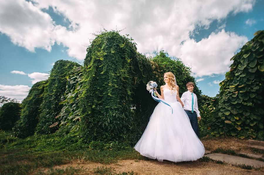 Fotógrafo de casamento Yuriy Bugayov (yuribugayov). Foto de 5 de fevereiro 2016