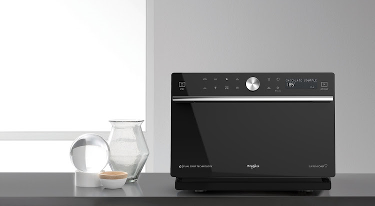 Whirlpool’s Supreme Chef countertop convection microwave lets you combine the advantages of grilling, baking and frying with all the convenience of a microwave's quick cooking times.