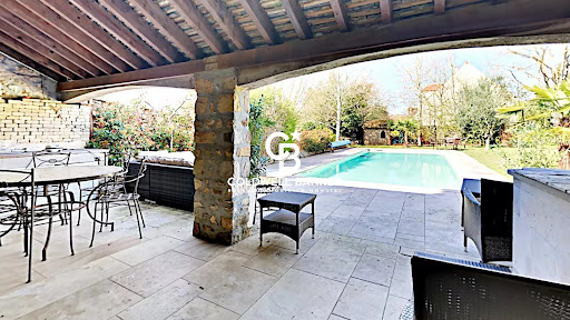 Property with pool and garden 4