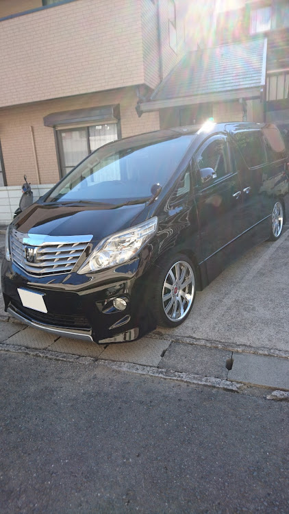 アルファードの洗車・車高調整に関するカスタム事例の投稿画像1枚目