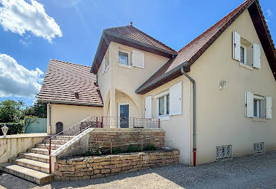 Maison avec piscine et terrasse 7