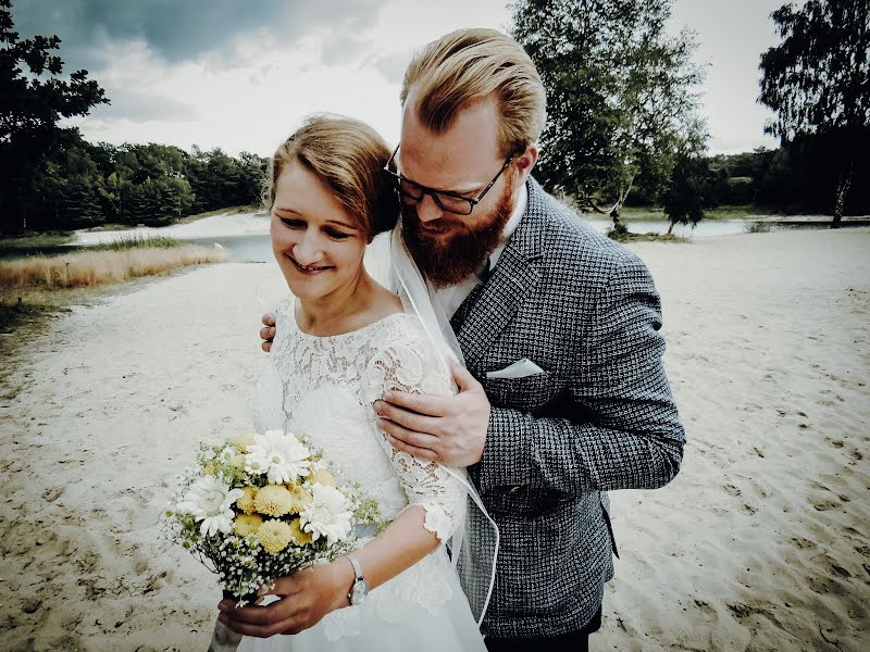 Fotografo di matrimoni Sarah Bakker (yesfotodesign). Foto del 29 luglio 2019