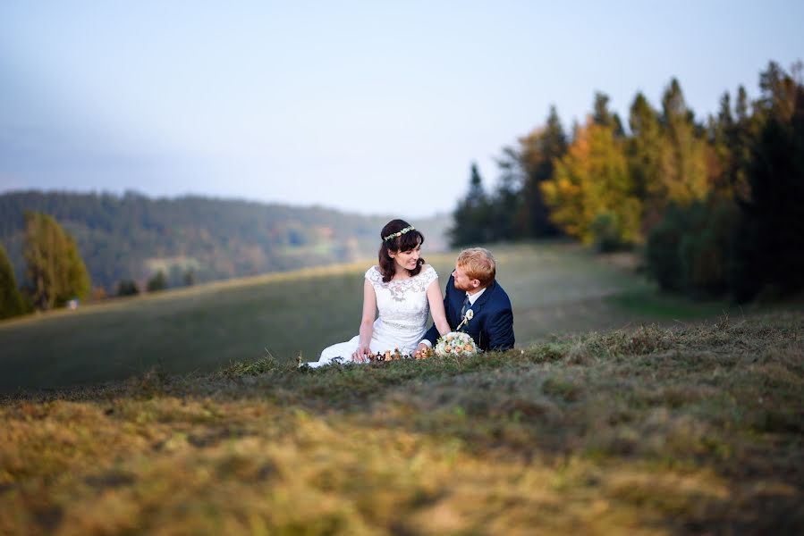 Fotógrafo de casamento Lukáš Zabystrzan (lukaszabystrz). Foto de 19 de novembro 2017