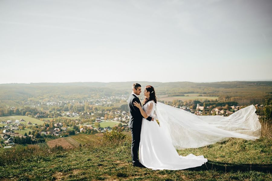 Jurufoto perkahwinan Flóra Kürti (aandfphotography). Foto pada 10 Januari 2023