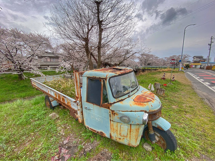 プリウスPHVの廃車体のある風景・トヨタグラム・異車体コラボ・大人の缶詰に関するカスタム事例の投稿画像7枚目