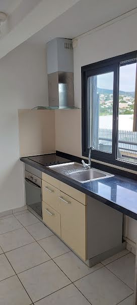 Location  appartement 2 pièces 40 m² à La bretagne (97490), 630 €