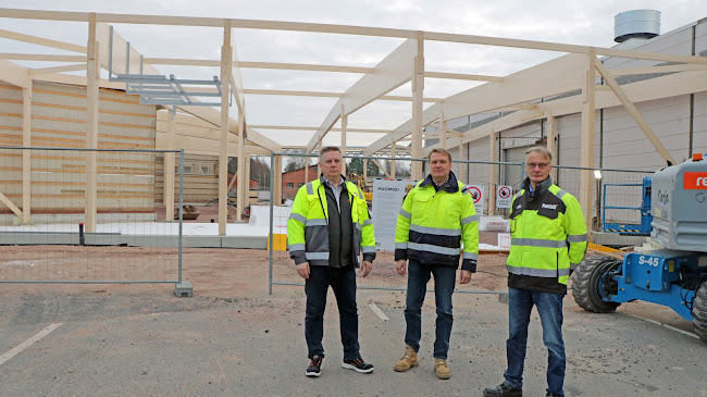 Puustelli Group ja Lammaisten Energia ovat tehneet pitkään yhteistyötä. Nyt meneillään oleva investointi on iso molemmille yhtiöille, kertovat Tarmo Vesimäki, Jari Puustelli ja Martti Pelimanni.