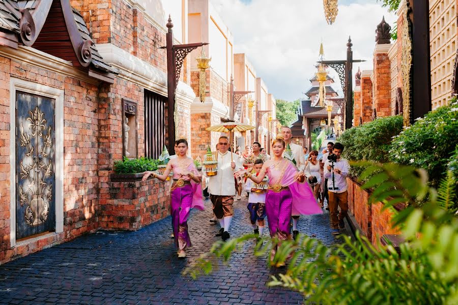 Fotógrafo de casamento Chumpon Hongkhiab (eddphotographer). Foto de 13 de julho 2018