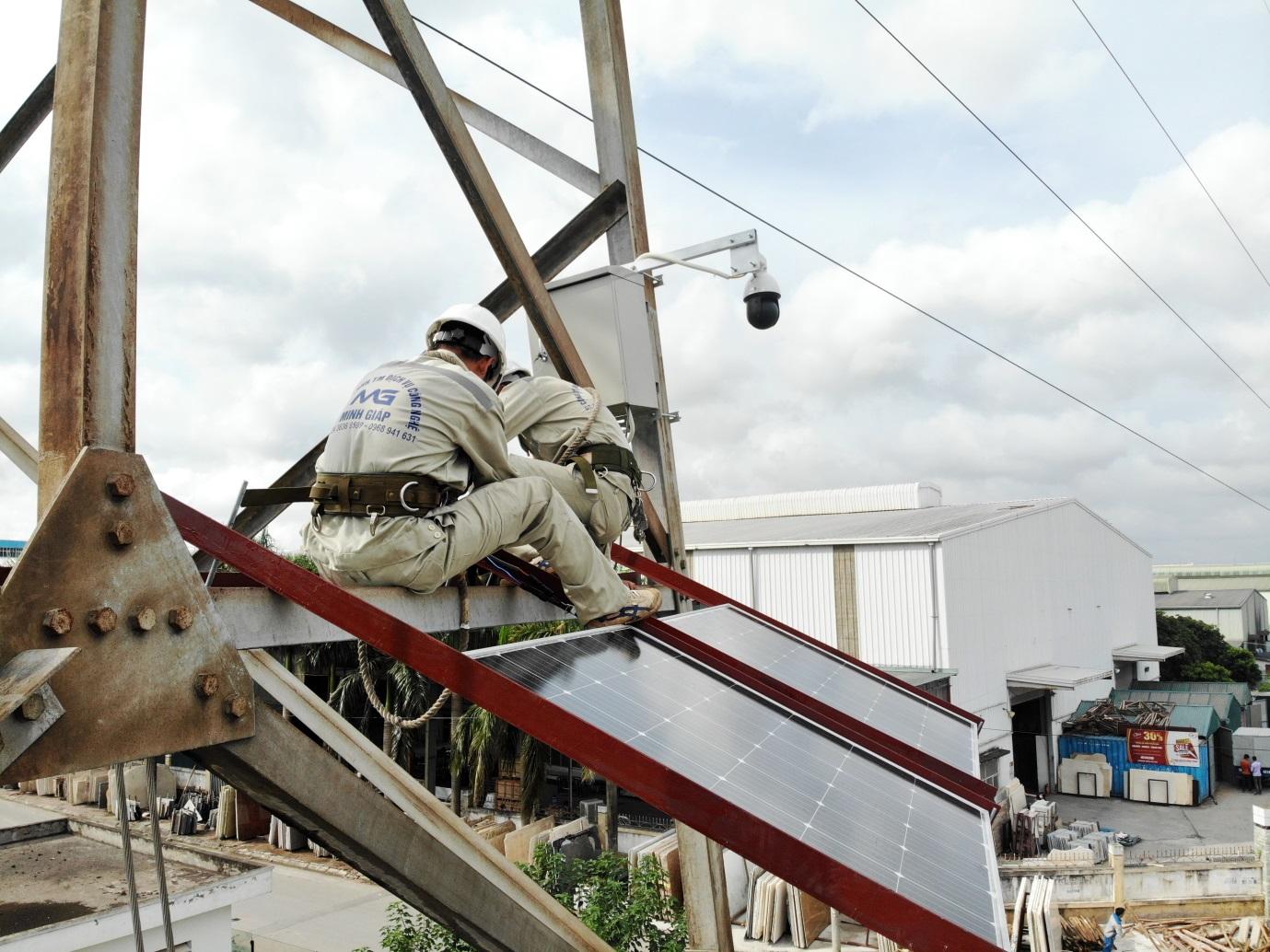 D:\Bài Tháng 9\Lắp đặt Camera giám sát tại VT Cột 38 đường dây 220kV Tây Hà Nội-Chèm.JPG